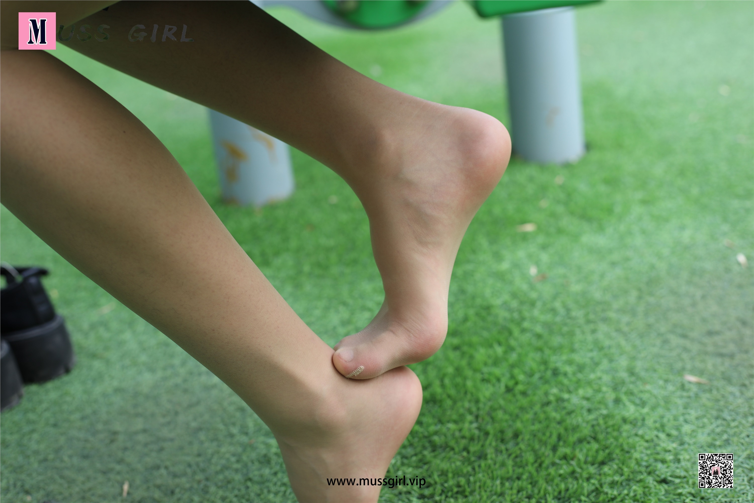 MussGirl慕丝女郎  NO.215 草地JK制服肉丝3